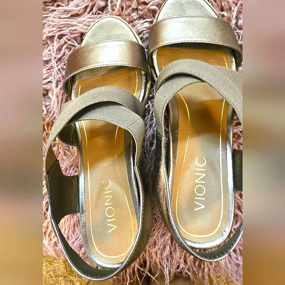 Vionic Gold Wedges Like New Size 7.  MSRP $109.99 Limited Edition NWOT - Picture 2 of 6